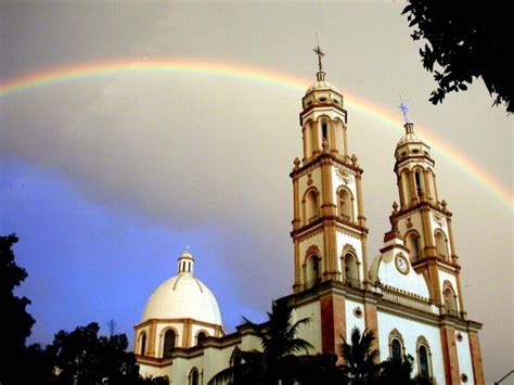 Catedral de Nuestra Señora del Rosario, Biểu Tượng Lịch Sử và Kiến Trúc Rococotacular ở Xátiva!