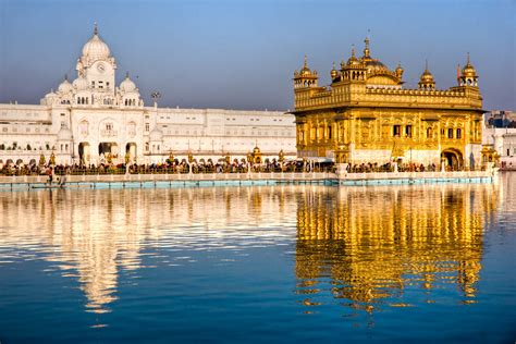  Chùa Golden Temple Amritsar: Một Kiệt Tác Vàng Rực Lấp Lánh Giữa Thành Phố Thánh