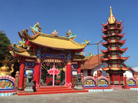 Vihara Avalokitesvara: Một Chùa Phật Giáo Hoành Tráng với Lịch Sử Phồn Vinh!